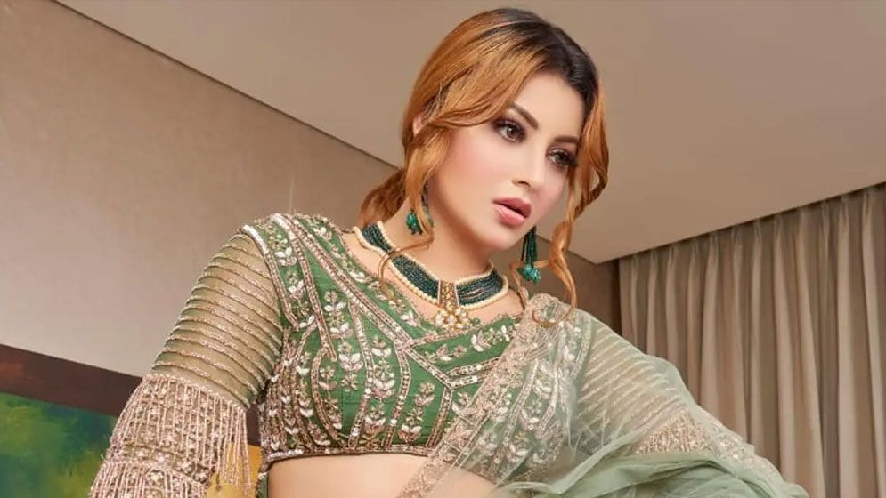 নিজের সৌন্দর্যের বর্ণনা দিতে গিয়ে বিতর্কে ঊর্বশী