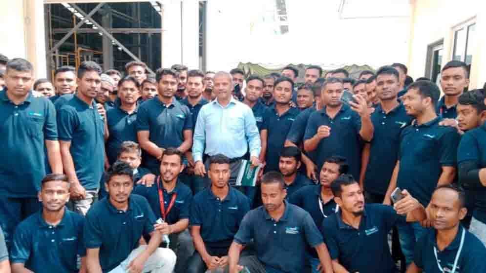 মালয়েশিয়ায় প্রবাসীদের দুঃখ কষ্টের কথা শুনলেন আসিফ নজরুল